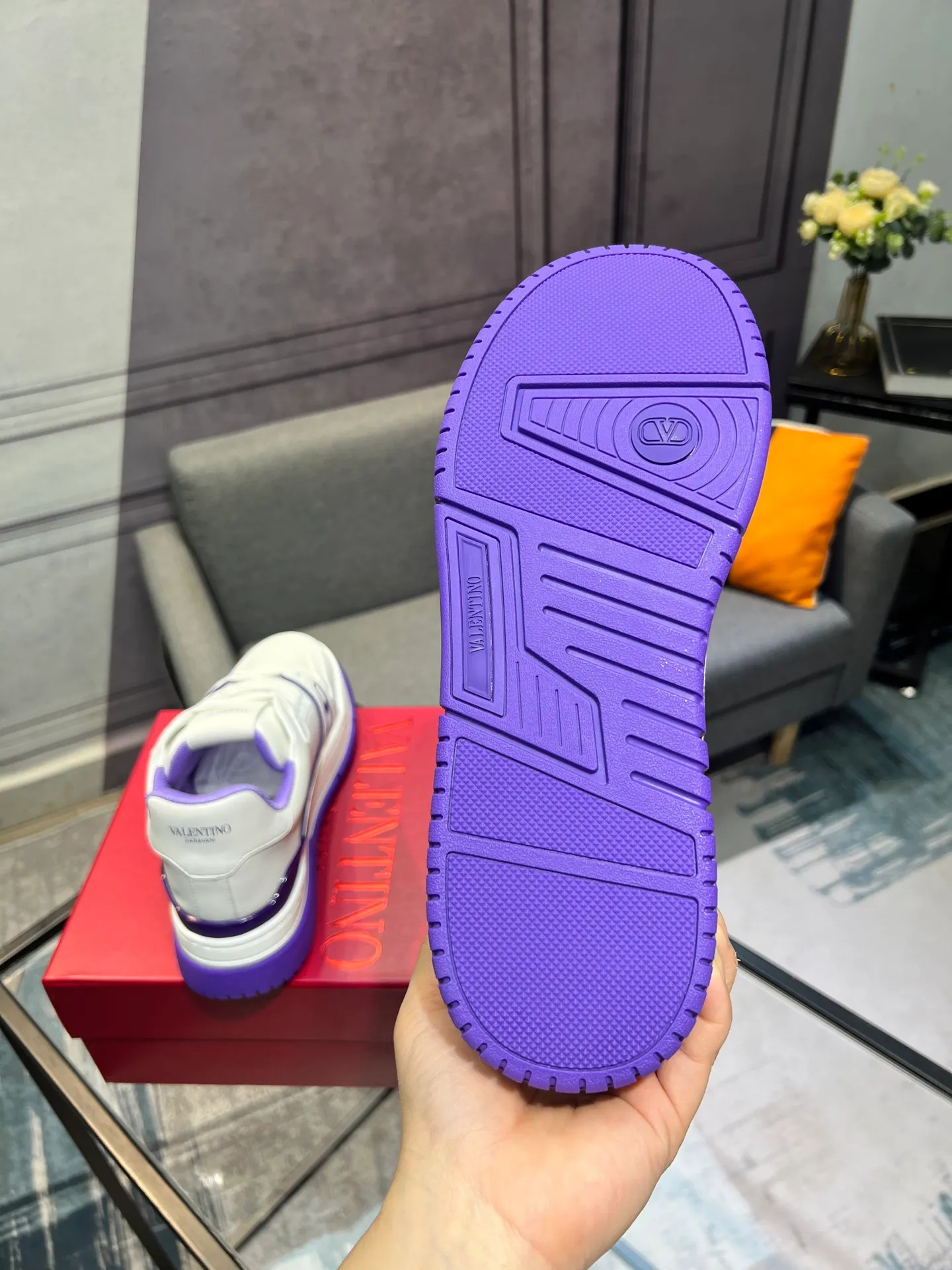 Men's Men's Shoes 💰660 Valentino 2023 early autumn new star shoes are now online! Wang Hedi and Ren Jialun have been worn by many celebrities. Who can refuse the same couple shoes as Wang Hedi! The design of Stars Stab My Heart is cool and spicy. The material of the shoes is cowhide, and every color is beautiful! Size 35-40, men’s size 39-44 (women’s 41, men’s 38, 45🉑️customized)